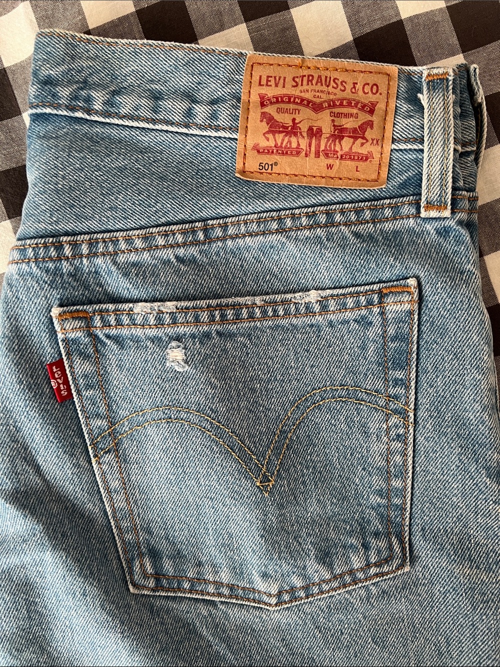 LEVIS -501 -Classic Distressed/ripped Light Blue jeans